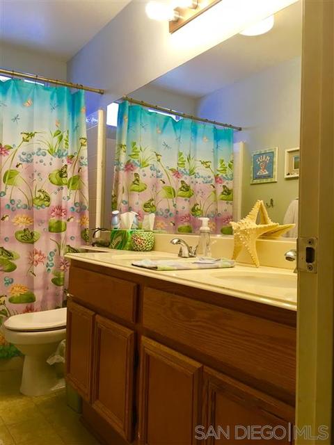 558 Lupine Way, Oceanside, CA 92057 photo 3