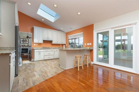 1435 Eagle Gln, Escondido, CA 92029 photo 4