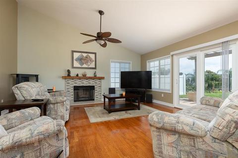 1435 Eagle Gln, Escondido, CA 92029 photo 2