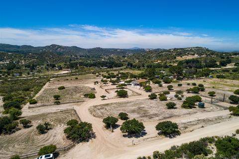 33411 Royal Willie Rd, Campo, CA 91906 photo 2