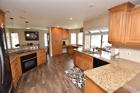 717 E J St, Chula Vista, CA 91910 photo 2