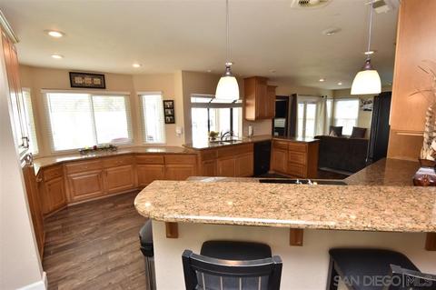 717 E J St, Chula Vista, CA 91910 photo 4