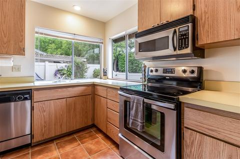 392 Roundtree Gln, Escondido, CA 92026 photo 6