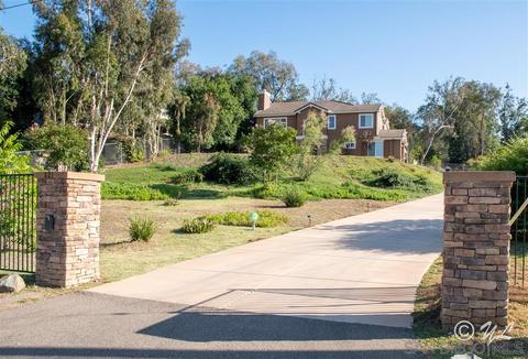 821 Eldorado Dr, Escondido, CA 92025 photo 1