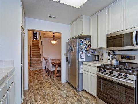 4541 Lambeth Ct, Carlsbad, CA 92010 photo 2