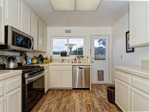 4541 Lambeth Ct, Carlsbad, CA 92010 photo 3