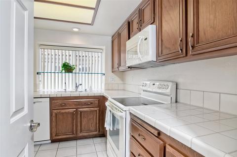 4705 Barcelona Way, Oceanside, CA 92056 photo 6