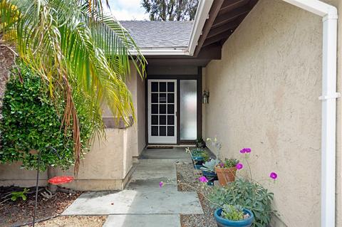 4561 Stratford Cir, Oceanside, CA 92056 photo 2