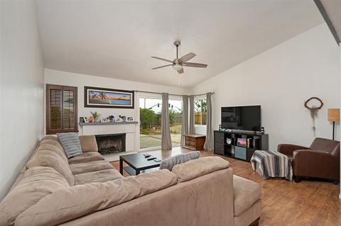 4561 Stratford Cir, Oceanside, CA 92056 photo 3