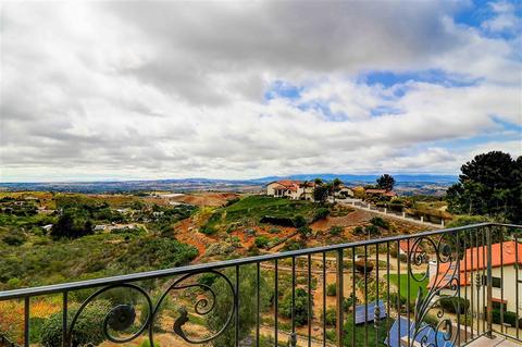2076 Elevado Rd, Vista, CA 92084 photo 1