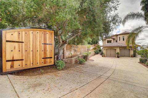 2076 Elevado Rd, Vista, CA 92084 photo 2