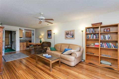1387 Peacock Blvd, Oceanside, CA 92056 photo 3