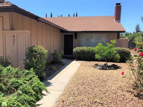 425 Sunridge Pl, Escondido, CA 92026 photo 1