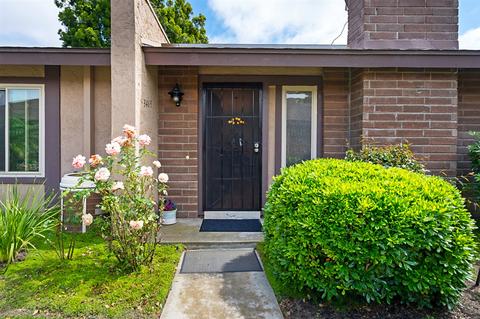 3465 Peach Tree Way, Oceanside, CA 92058 photo 2