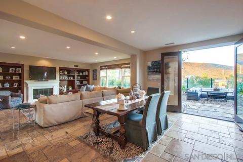 7555 Circulo Sequoia, Carlsbad, CA 92009 photo 11