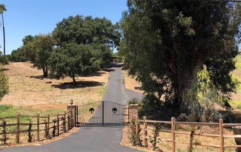 2804 E Mission Rd, Fallbrook, CA 92028 photo 1