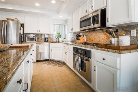 703 Foxwood Dr, Oceanside, CA 92057 photo 9