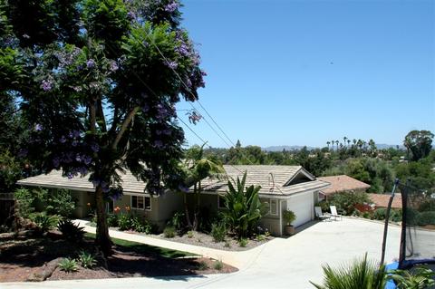 2077 Sikokis Pl, Escondido, CA 92025 photo 2