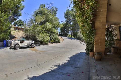 2765 Verda Ave, Escondido, CA 92025 photo 2