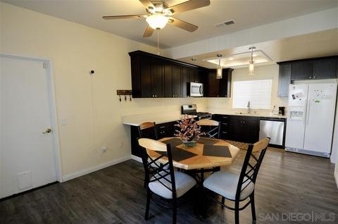 1366 Palomar Pl, Vista, CA 92084 photo 2