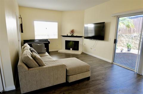 1366 Palomar Pl, Vista, CA 92084 photo 4