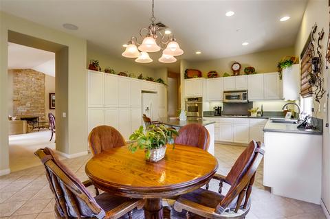 537 Inverlochy Dr, Fallbrook, CA 92028 photo 9