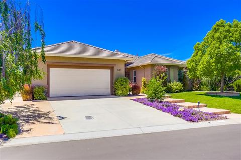 537 Inverlochy Dr, Fallbrook, CA 92028 photo 2