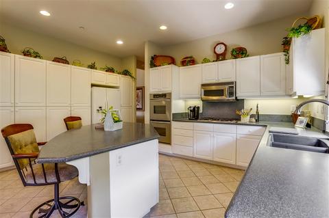 537 Inverlochy Dr, Fallbrook, CA 92028 photo 10