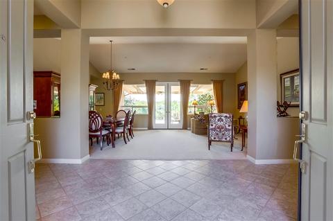 537 Inverlochy Dr, Fallbrook, CA 92028 photo 4