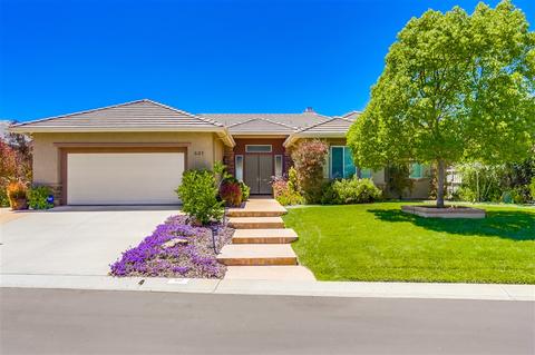 537 Inverlochy Dr, Fallbrook, CA 92028 photo 1