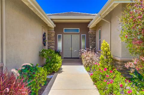 537 Inverlochy Dr, Fallbrook, CA 92028 photo 3