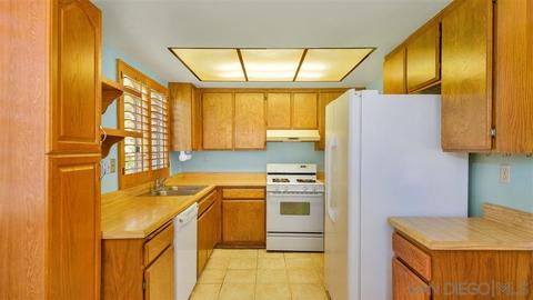 461 Nantucket Gln, Escondido, CA 92027 photo 4
