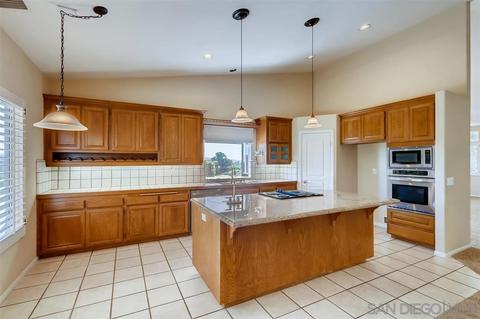 1532 Roble Grande Ln, Alpine, CA 91901 photo 4