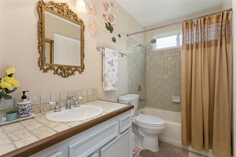 1860 Guilder Gln, Escondido, CA 92029 photo 16