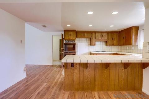 2063 Summit Dr, Escondido, CA 92025 photo 9