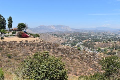 8671 Sky Rim Dr, Lakeside, CA 92040 photo 2