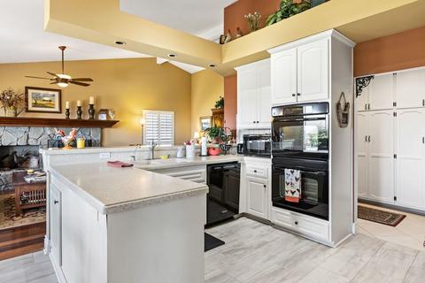1421 Buckskin Dr, Escondido, CA 92029 photo 8