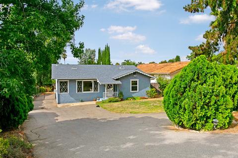 355 Beaumont Dr, Vista, CA 92084 photo 2