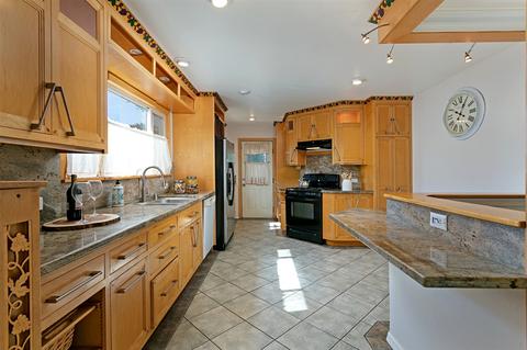 355 Beaumont Dr, Vista, CA 92084 photo 9