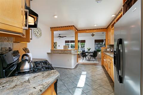355 Beaumont Dr, Vista, CA 92084 photo 11