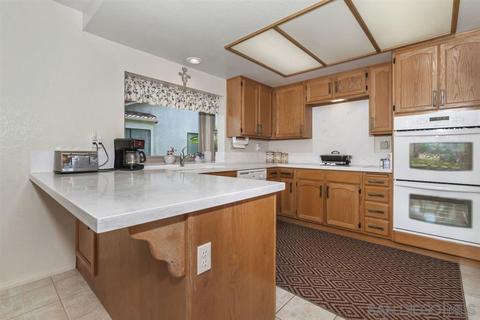 2572 Magellan Ln, Vista, CA 92081 photo 4