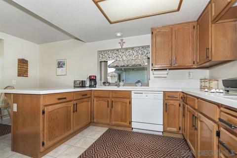 2572 Magellan Ln, Vista, CA 92081 photo 5
