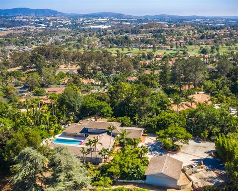 911 Quails Trl, Vista, CA 92081 photo 2