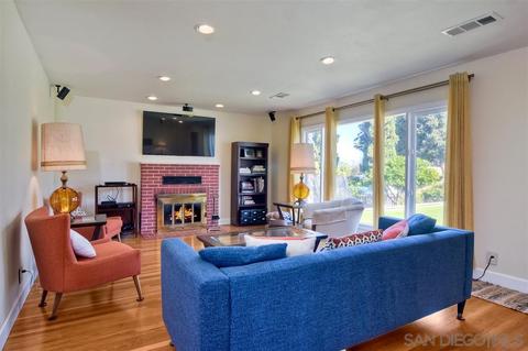 239 E College St, Fallbrook, CA 92028 photo 4
