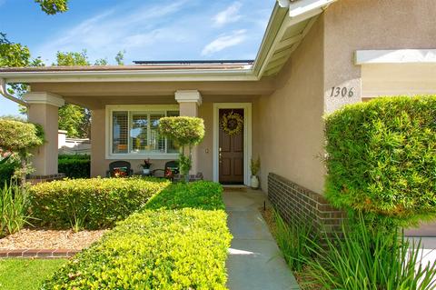 1306 E Taylor St, Vista, CA 92084 photo 2