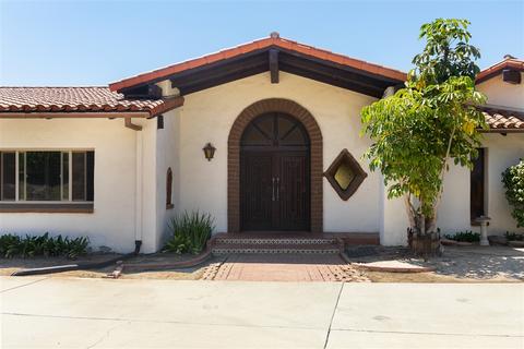401 Wilshire Rd, Oceanside, CA 92057 photo 2