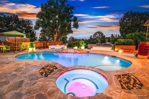 5672 Soledad Mountain Rd, La Jolla, CA 92037 photo 1