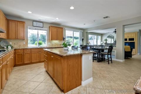 125 Double Eagle Gln, Escondido, CA 92026 photo 11