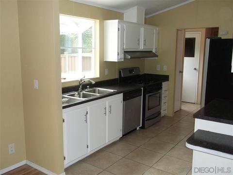 1040 Heron Dr, Vista, CA 92081 photo 3