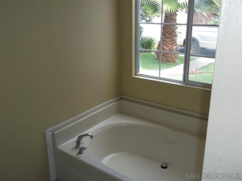 1040 Heron Dr, Vista, CA 92081 photo 5